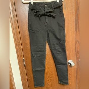Highest rise black Jegging size 6 with bow belt